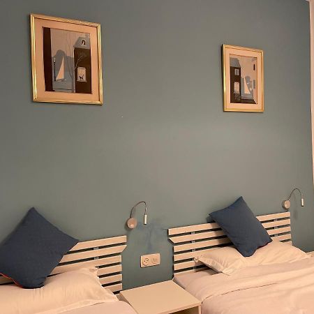 Pension Bertolin Барселона Екстериор снимка