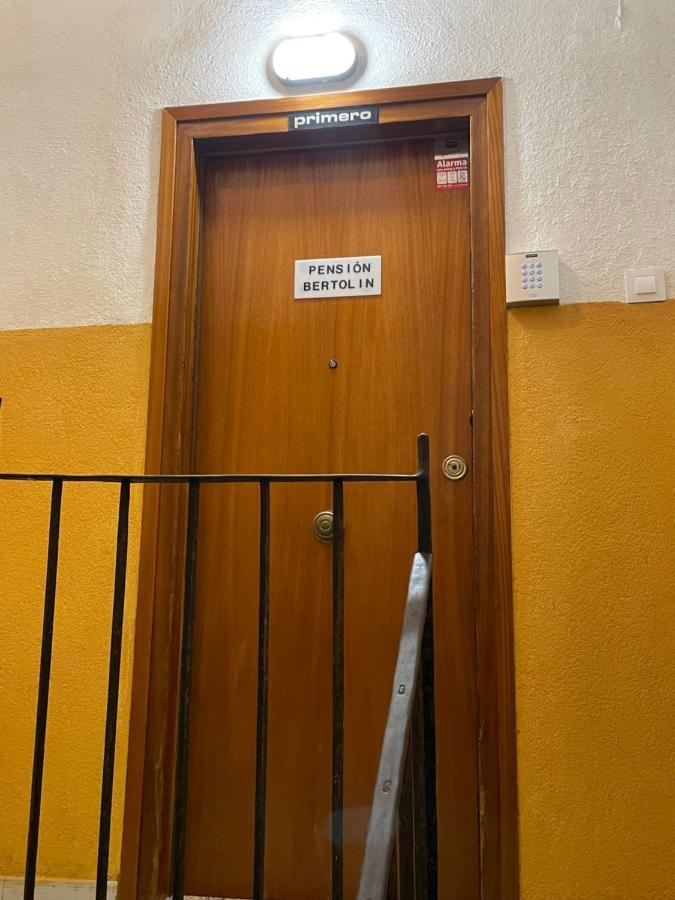 Pension Bertolin Барселона Екстериор снимка
